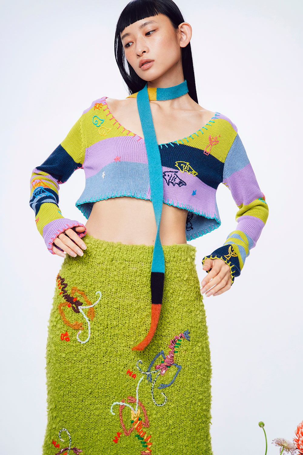 Curious V-neck Cropped Pullover