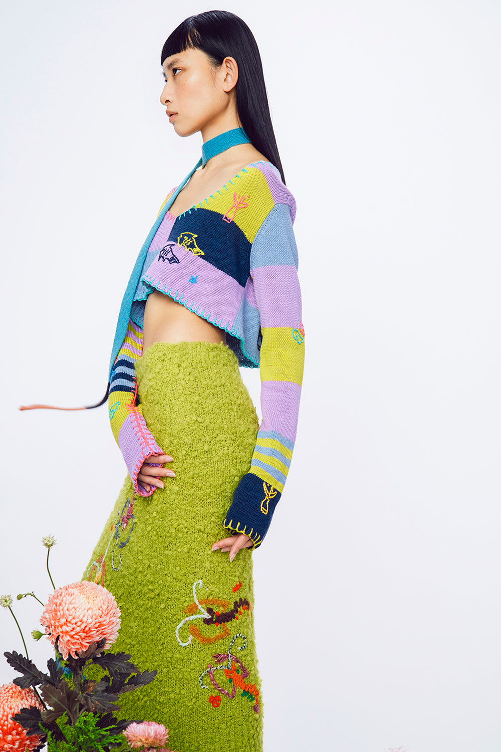 Curious V-neck Cropped Pullover