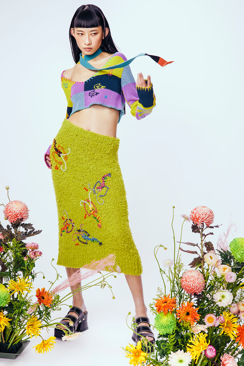 Curious V-neck Cropped Pullover