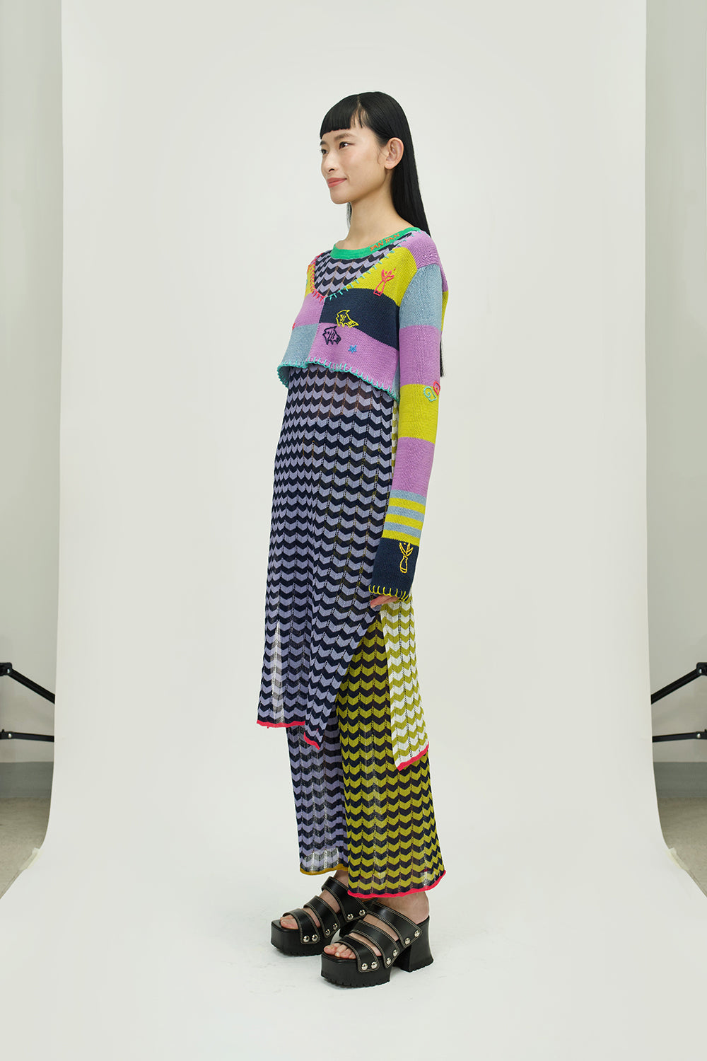 Curious V-neck Cropped Pullover