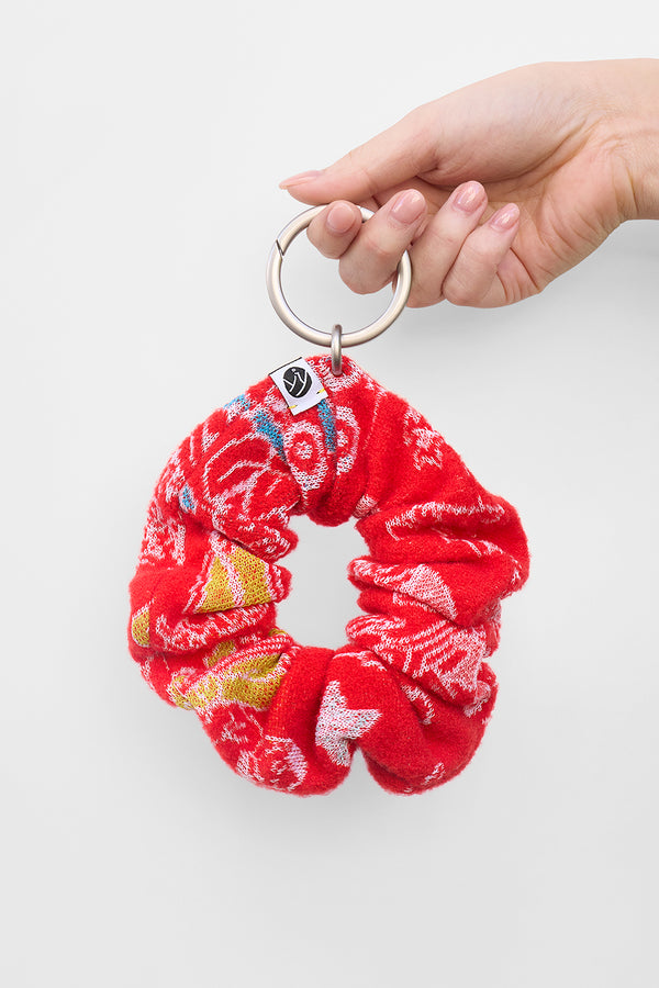 Laza Scrunchie Charm in Red Jacquard