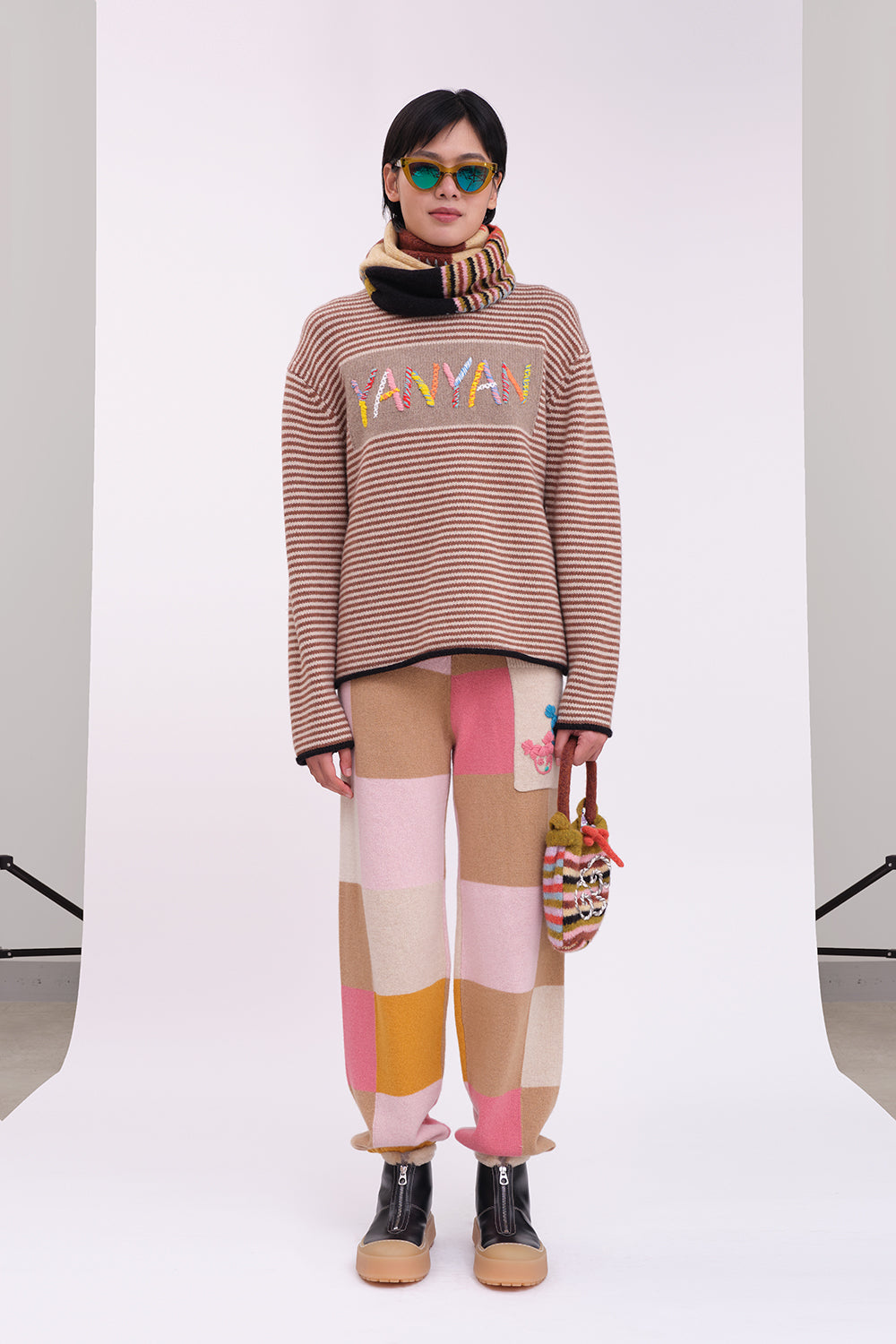 ella_selectshop　corduroy ribbon pullover Logo Oversized Crew Pullover