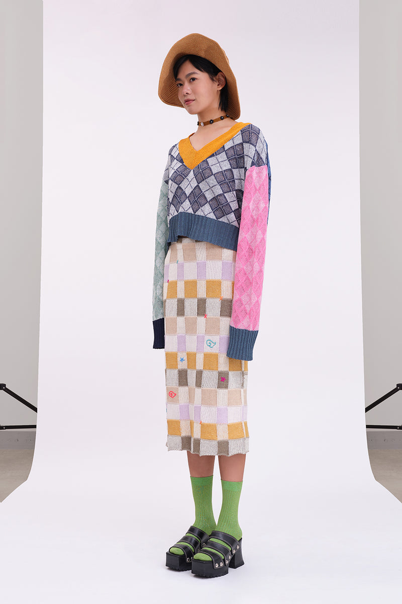 Argyle Long Sleeve Cropped V-Neck Pullover in Colorblock Linen