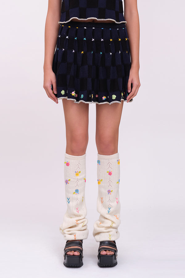 Daisy Legwarmers in Chalk Lambswool