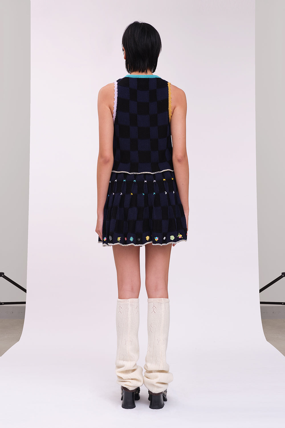 Plaited Check Tank